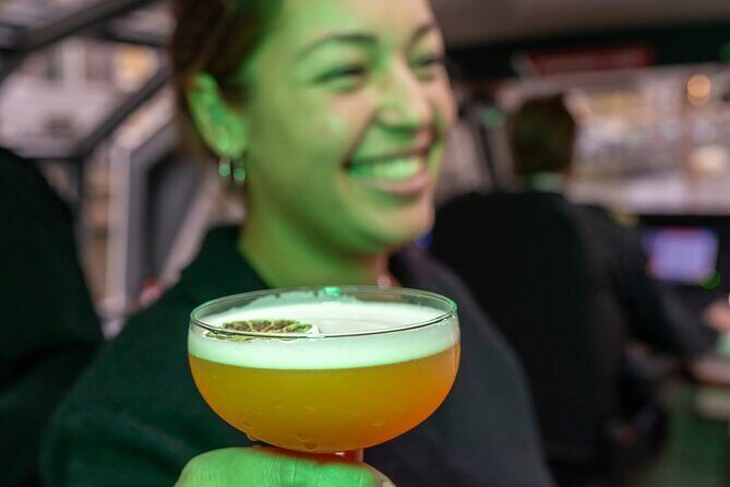 Amsterdam Evening Cocktail Cruise with snacks - Drinks and Snacks
