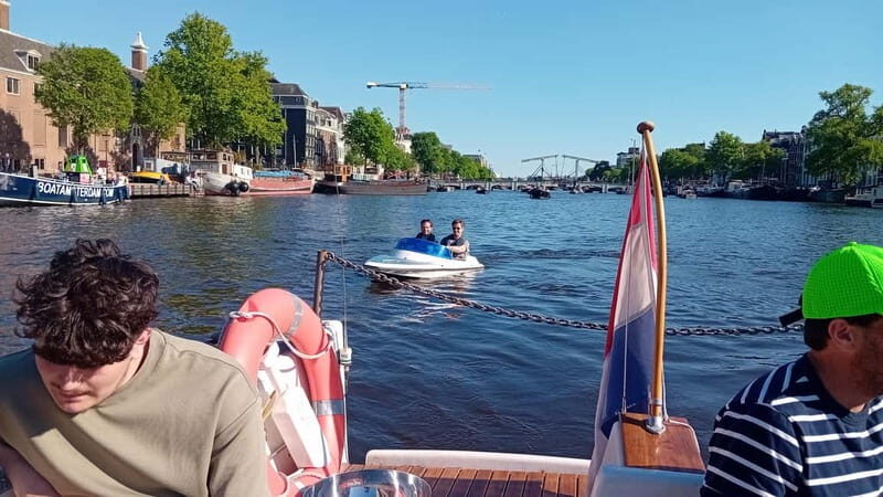 Amsterdam: Friendly 420 Smoking Sunset Cruise - Who Will Love This Tour?