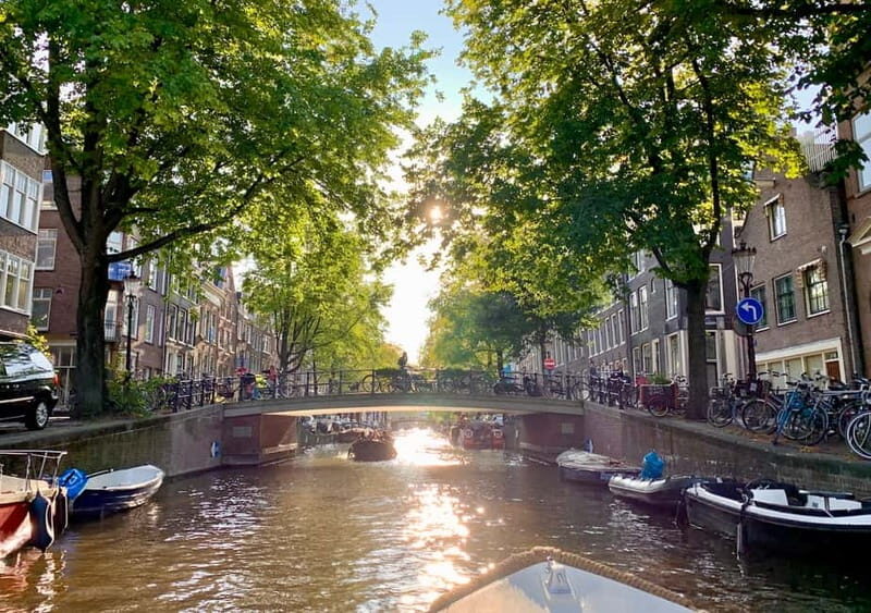 Amsterdam: German Canal Cruise with Unlimited Drinks Option - Why This Canal Cruise Stands Out