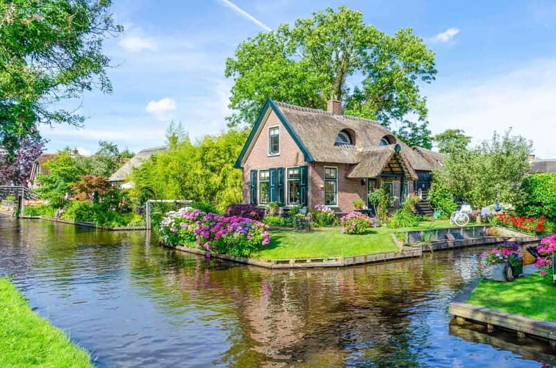 Amsterdam: Giethoorn, Public Boat Cruise, Visit Afsluitdijk - An In-Depth Review of the Amsterdam: Giethoorn & Afsluitdijk Tour