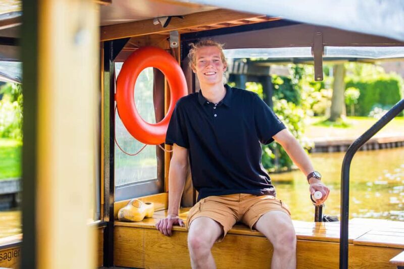 Amsterdam: Giethoorn Tour with Boat Ride & Afsluitdijk Visit - An In-Depth Look at the Giethoorn Day Trip