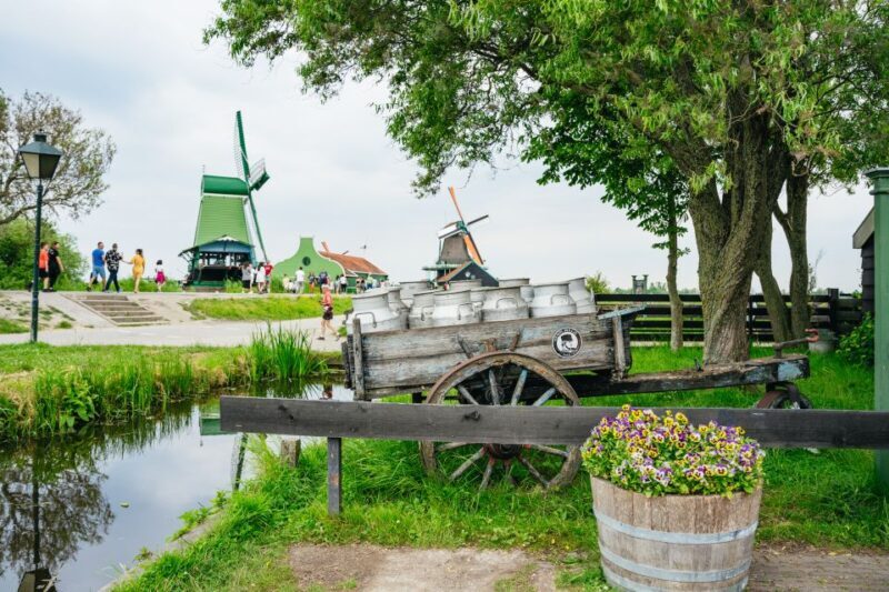 Amsterdam: Giethoorn, Volendam, and Zaanse Schans Tour - Who Is This Tour Best For?