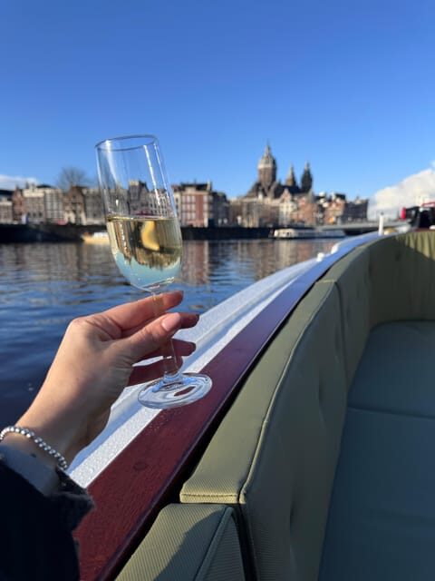Amsterdam: Historic Boat Cruise with open bar and nibbles - Who Should Consider This Tour?