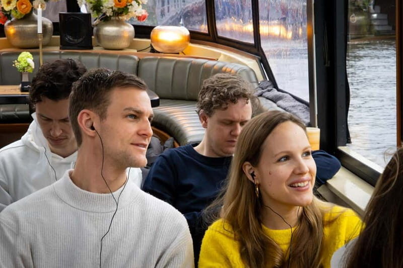 Amsterdam: Historic Virtual Reality Boat Tour - Exploring the Virtual Reality Canal Tour: What to Expect