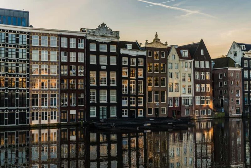 Amsterdam Historical Walk: Golden Age and Colonial Empire - Starting Point and First Impressions