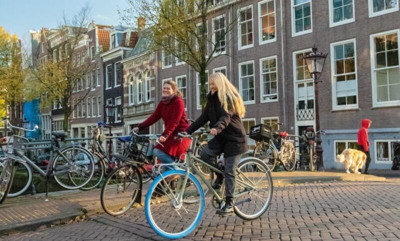 Amsterdam: Inner City Bike Tour German or English (Private) - Discovering Amsterdam on Two Wheels
