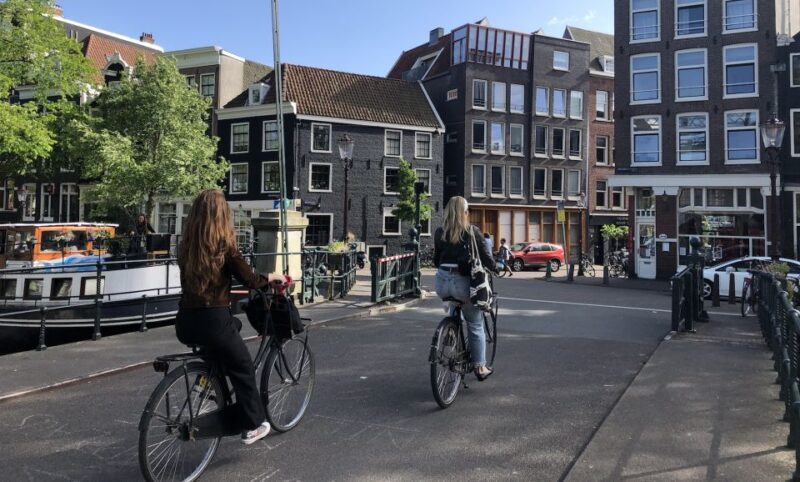 Amsterdam: Inner City Bike Tour German or English (Private) - Final Thoughts