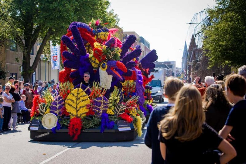 Amsterdam: Keukenhof Guided Tour and Flower Parade April 18 - Key Points