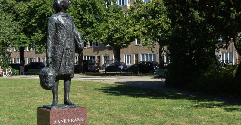 Amsterdam: Life of Anne Frank and Neighborhood Walking Tour - Discover the Neighborhood of Anne Frank in Amsterdam