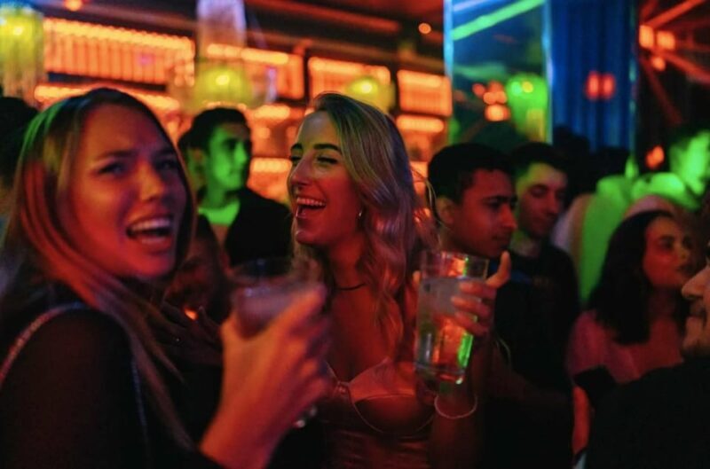Amsterdam: Ludwig's Private Pub Crawl with VIP Club Entry - Key Points