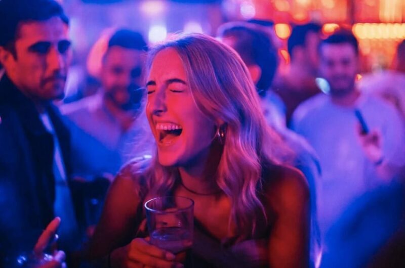 Amsterdam: Ludwig's Red Light Pub Crawl with VIP Club Entry - The Red Light District’s Charms & Challenges