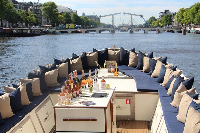 Amsterdam: Luxury Cruise with Onboard Bar incl. Welcome Liquor - Key Points