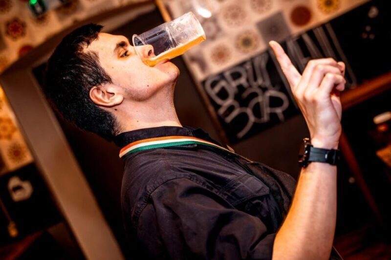 Amsterdam: Original Pub Crawl Party with VIP Entrance - Exploring the Amsterdam Pub Crawl Experience