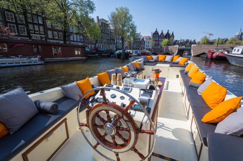 Amsterdam: Private Canal Cruise in German + Unlimited Drinks - FAQs