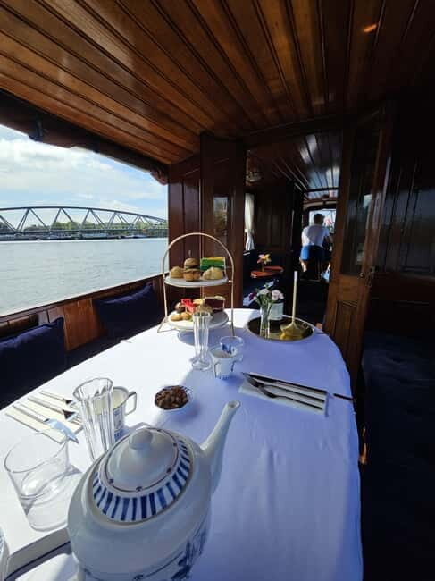 Amsterdam: Private Dinner Cruise on a Luxury Saloon Boat - The Setting: Comfortable, Stylish, and Private