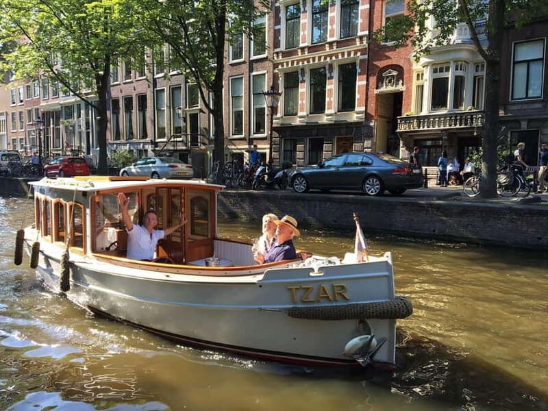 Amsterdam: Private Dinner Cruise on a Luxury Saloon Boat - Culinary Delights: Gourmet Food and Fine Drinks