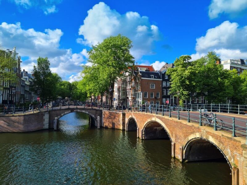 Amsterdam: Private Pedicab Historical Sightseeing Tour - Amsterdam: Private Pedicab Historical Sightseeing Tour