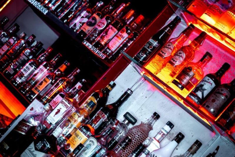 Amsterdam: Private Pub Crawl with VIP Club Entry and Shots - Key Points