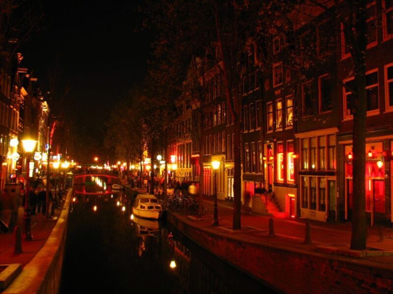 Amsterdam: Private Red Light District and Food Tour - Key Points