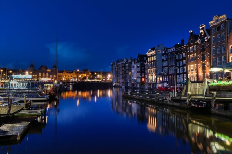 Amsterdam: Private Romantic Evening Boat Tour with Prosecco - Who Is This Tour Best For?