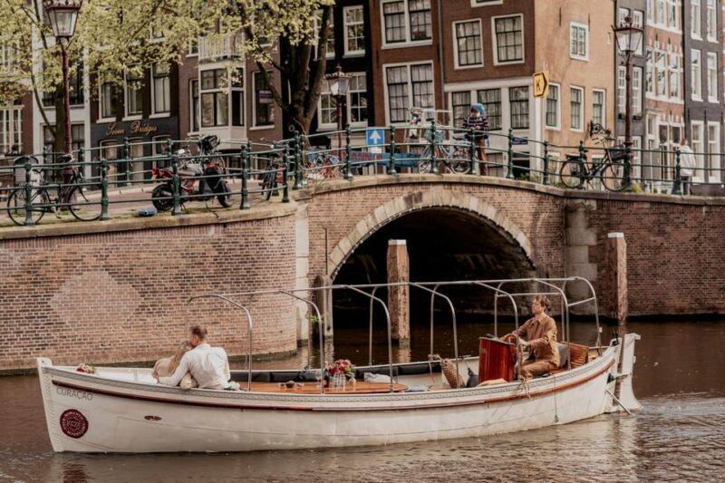 Amsterdam: Private Romantic Evening Boat Tour with Prosecco - FAQ