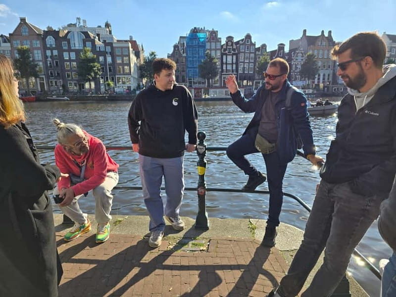 Amsterdam: Private walking tour with Coffee & Anne Frank VR - Starting Point and Overall Experience