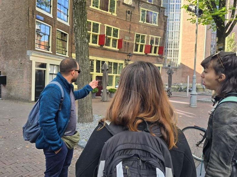 Amsterdam: Private walking tour with Coffee & Anne Frank VR - Walking Route and Key Stops
