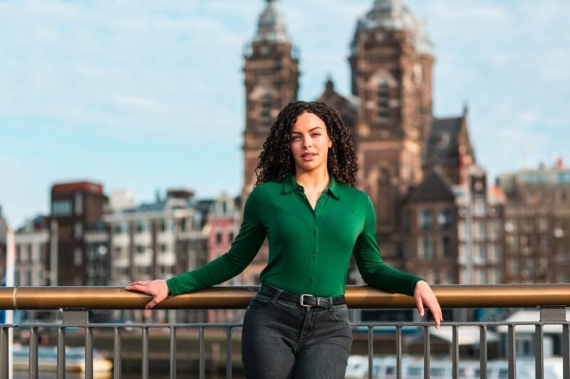 Amsterdam: Professional photoshoot at Centraal Station - Who Will Love This Experience?