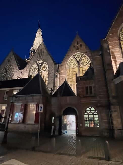 Amsterdam: Red Light District Tour in German/English for groups of 4 or more - FAQs