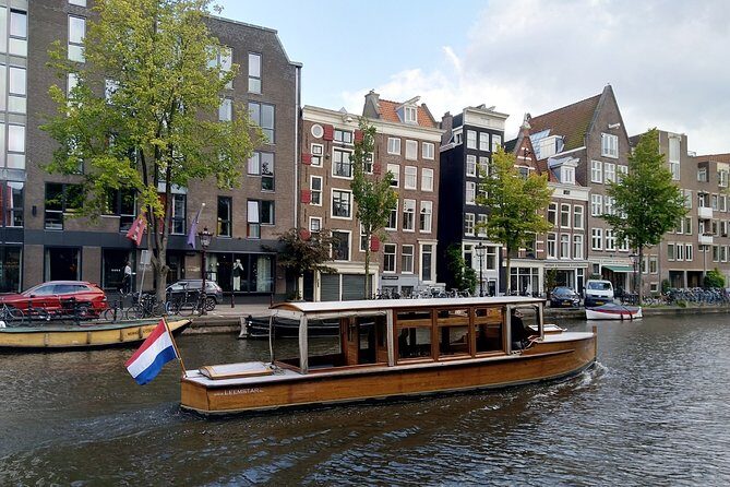 Amsterdam small-group canal cruise in 1920s saloon boat - Exploring Amsterdam on a 1920s Canal Cruiser