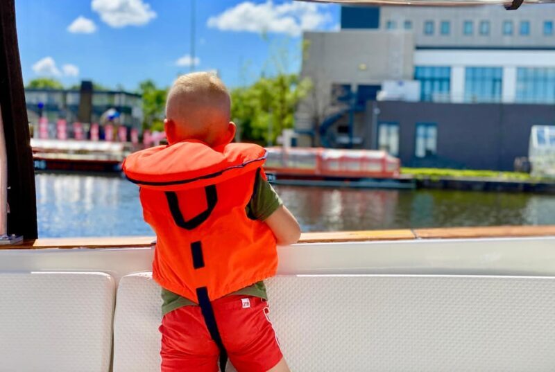 Amsterdam Small-Group Canal Cruise Including Snacks/Drinks - Comfort and Convenience