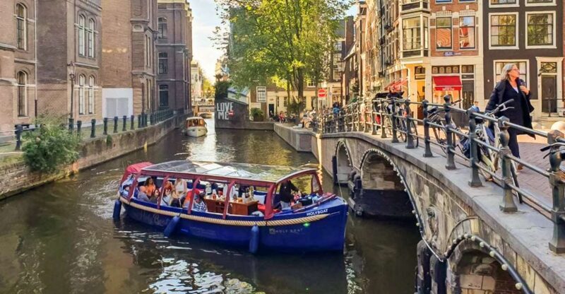 Amsterdam: Smoke and Lounge City Boat Cruise - What You Can Expect During the Cruise