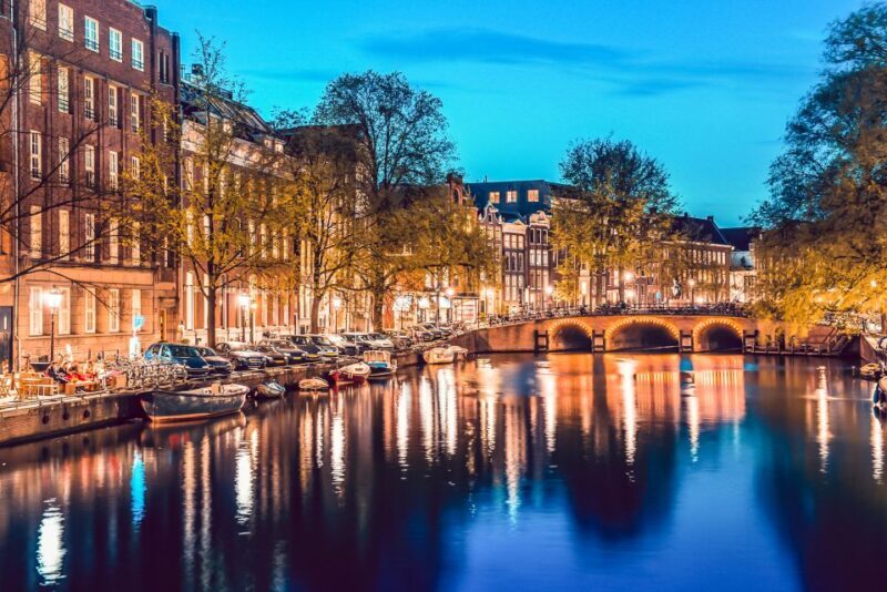 Amsterdam: Smoke and Lounge City Boat Cruise - FAQ