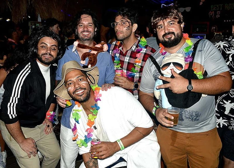 Amsterdam: Social Pubcrawl, Games and get to know eachother - Amsterdam: Social Pubcrawl, Games and Get to Know Each Other — A Practical Guide