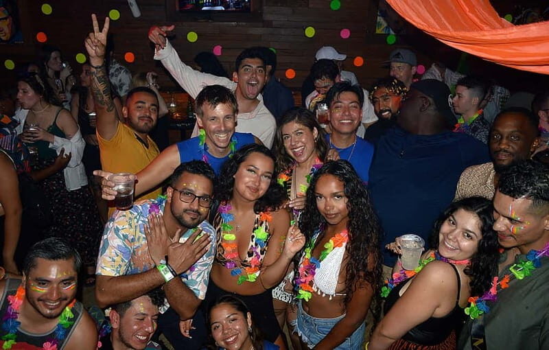Amsterdam: Social Pubcrawl, Games and get to know eachother - FAQs