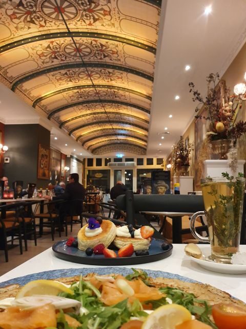 Amsterdam: Walking Tour with Dutch Pancake Lunch - Key Points