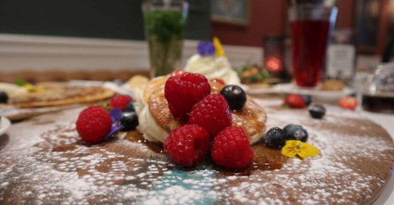 Amsterdam: Walking Tour with Dutch Pancake Lunch - Exploring Amsterdam Through a Guided Footprint