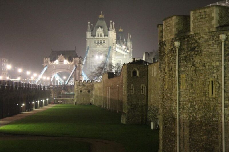 An Evening in London. Private Panoramic night Tour - Exploring the London Nightscape in Comfort and Style
