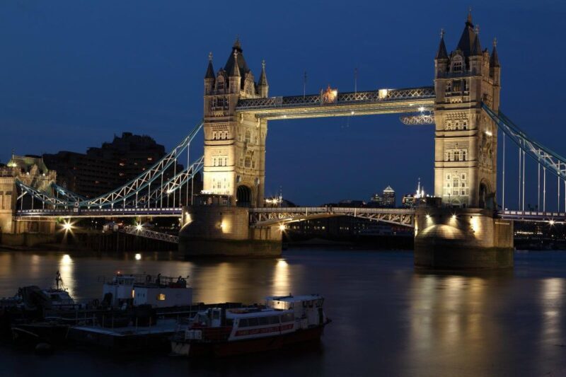An Evening in London. Private Panoramic night Tour - The Sum Up