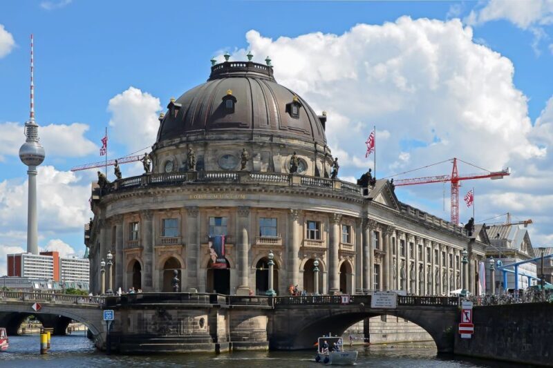 An Introduction to Berlin Walking Tour - Hackescher Markt and Museum Island