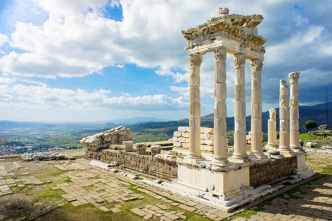 Ancient Pergamon Tour From Izmir - Discovering Pergamon: A Complete Guide to the Tour Experience