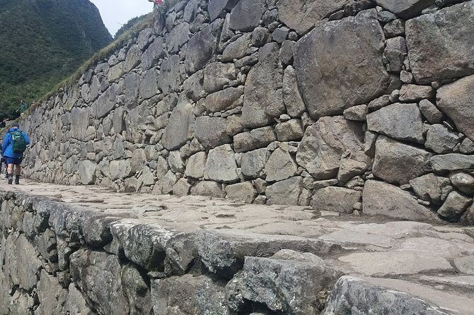 Andean Experience: Cusco City, Valle Sagrado, Machu Picchu and Rainbow Mountain - A Practical Guide to the 5-Day Cusco Tour