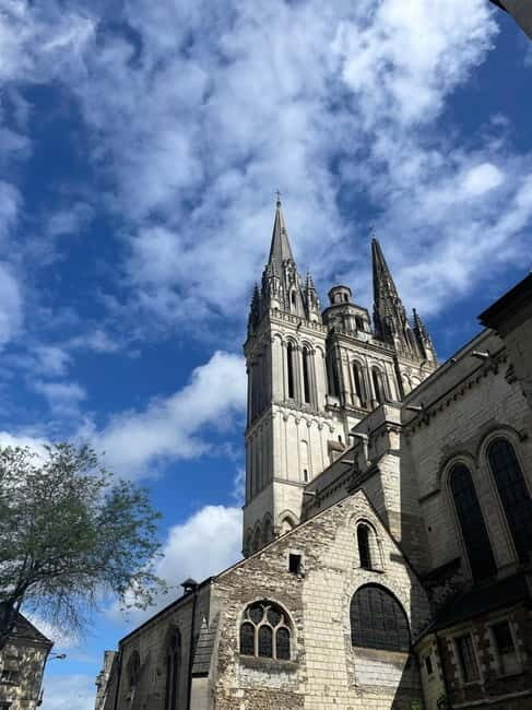Angers: discovering the historic center - The magnificent Saint-Maurice Cathedral and religious heritage