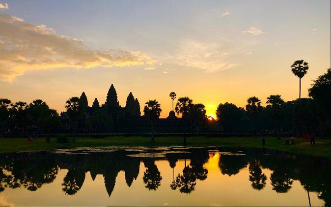 Angkor Wat Highlights and Sunrise Guided Tour from Siem Reap - The Iconic Faces of Bayon