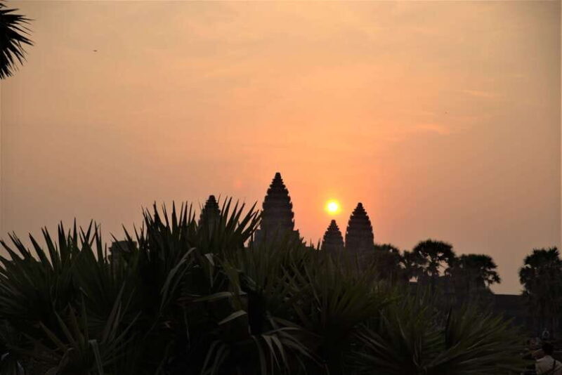 Angkor Wat: Private Sunrise Tour with Champagne Breakfast - An Elegant Introduction to Angkor Wat