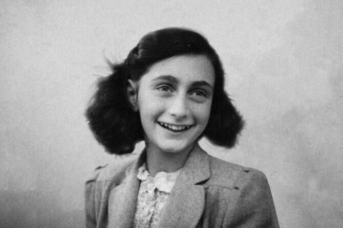 Anne Frank Small Group Walking Tour - Start with the essentials