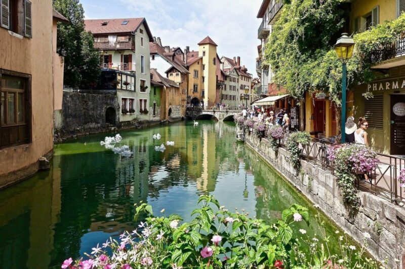 Annecy: Private Guided Tour - Discover "Venice of the Alps" - Exploring Annecy: A Closer Look at the Private Guided Tour