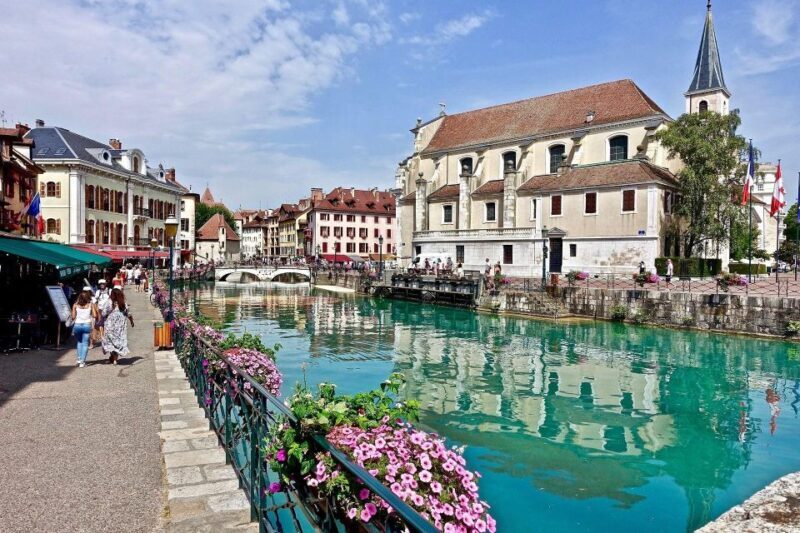 Annecy: Private Guided Walking Tour - Exploring Annecy: A Detailed View