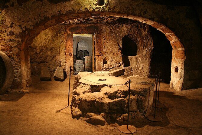 Aperitif in front of the Duomo and Orvieto Underground Caves tour - Key Points