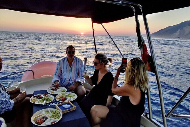Aperitif on a boat at sunset, Porto Venere and islands - Practical Details and Tips